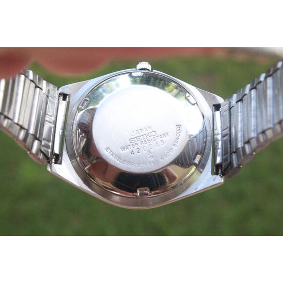 Vintage 1981 Seiko Automatic Mens Silver Watch W/daydate & Gold accents - Picture 4 of 6